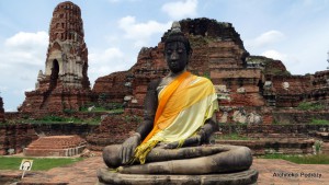Ayutthaya-siedzący-budda